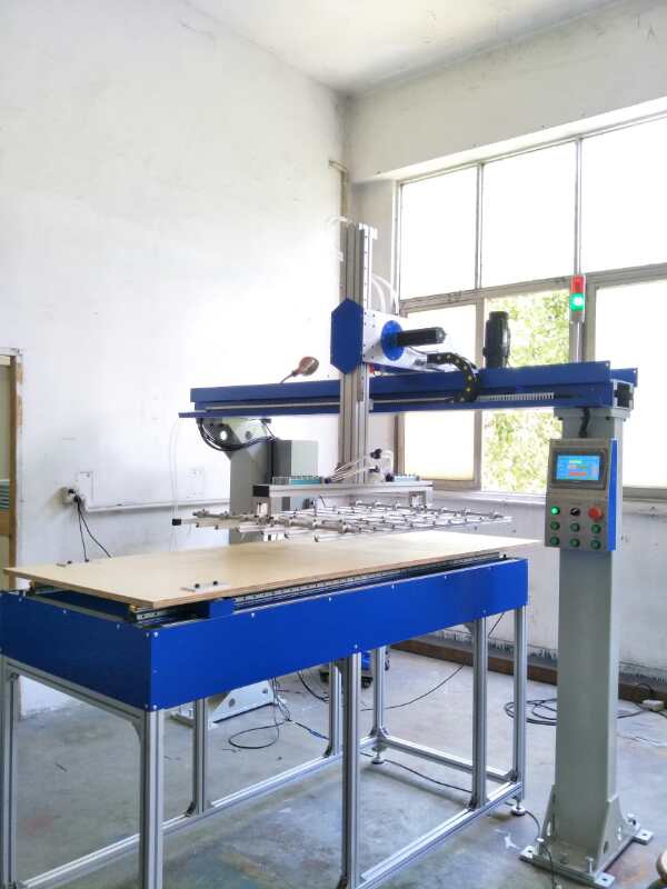 分段裁切机械手1